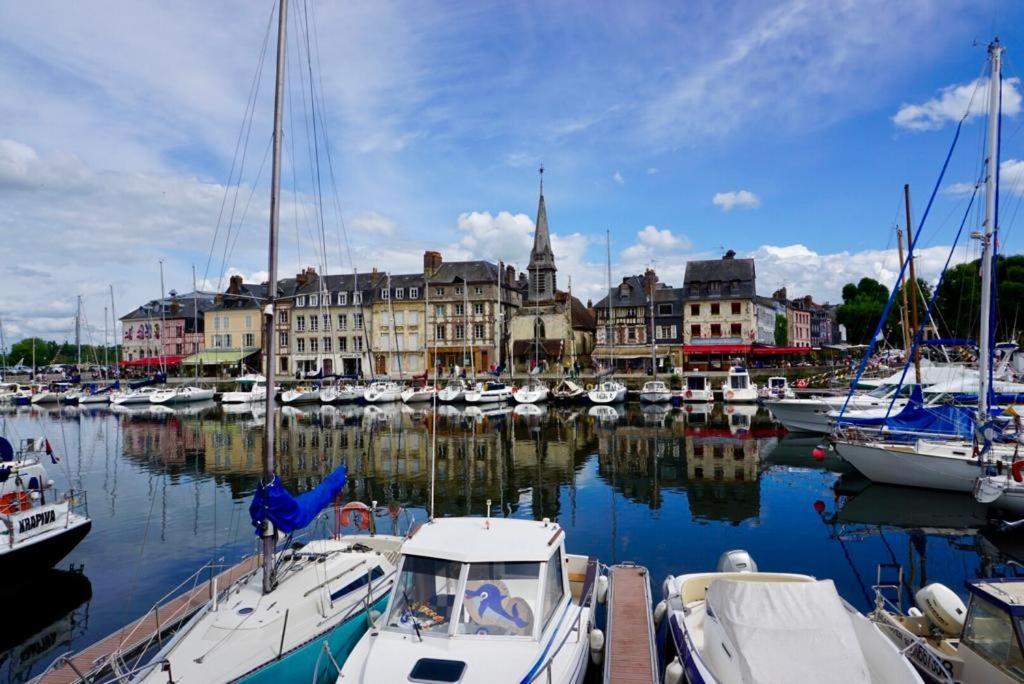 Le Bourg Bed & Breakfast Asnieres-en-Bessin Exterior photo